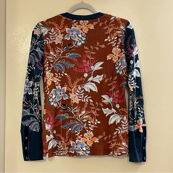 SUNDANCE NWOT Bellport Thermal Waffle Mixed Floral Button Cuff Long Sleeve Top - Picture 3 of 5